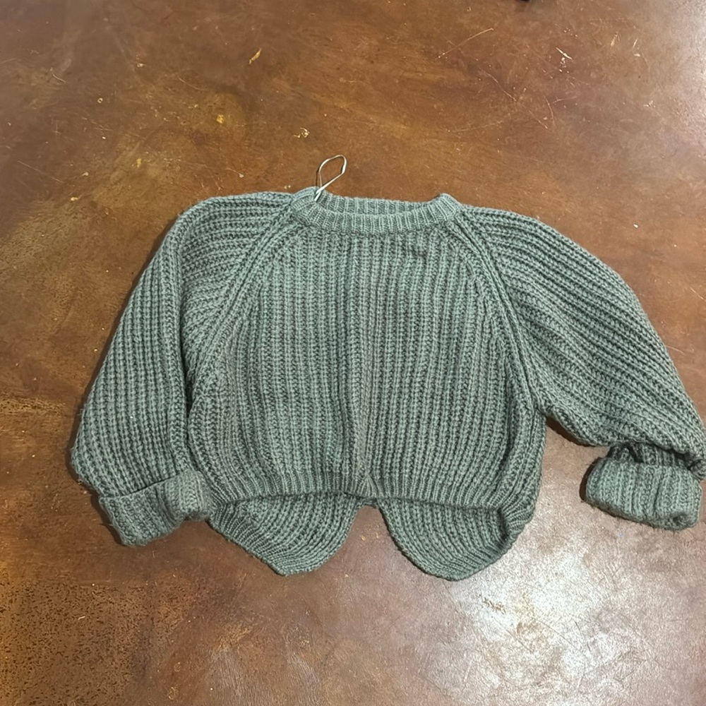 ALLIE ROSE. Green. Large. Chunky knit sweater.